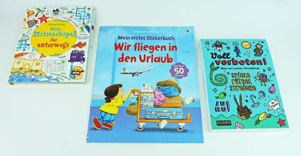 Flugzeug wundertet Bücher Beschäftigung Kinder